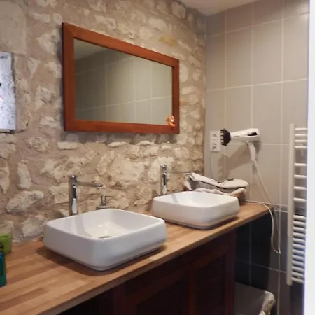 Les Quatre Saisons Bed & Breakfast